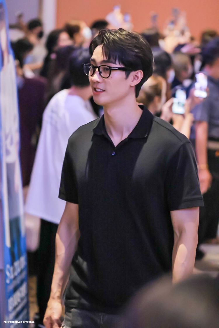 yynnuss_'s tweet photo. ถ้าพรุ่งนี้ฟอสไปดูหนังลุคนี้ น่าจะเป็นศพเลยนี่อะ ;____; @fforcejs #fforce_ https://t.co/ihIRrHBsAV