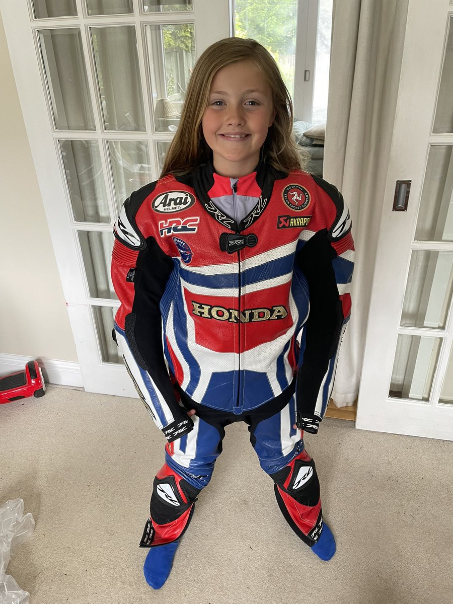 bell_gavin's tweet photo. @jm130tt for you to sign Wednesday 12th for #1 fan please https://t.co/dHw7dcaFgG