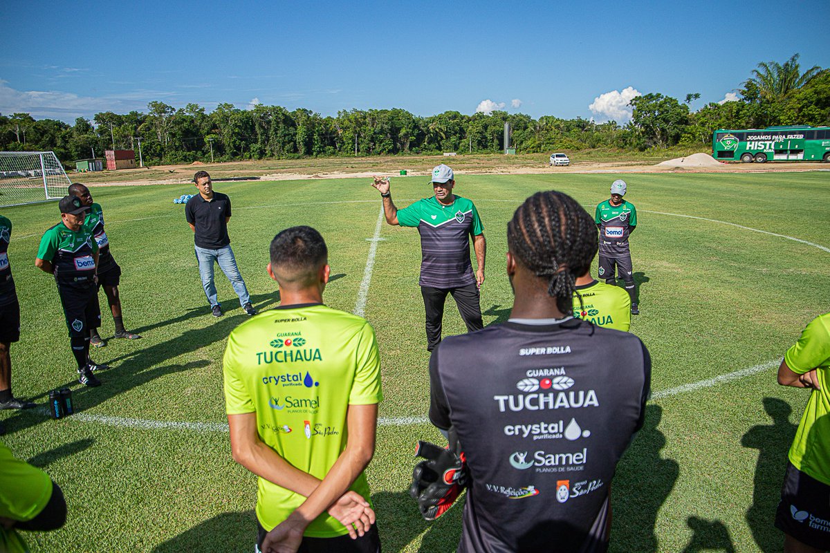 oficialmanausfc's tweet photo. "Situações difíceis só terminam com uma coisa: atitude de mudança." 🦅

O elenco segue trabalhando no CT Ninho do Gavião, visando a partida de domingo contra o América-RN às 15h30 (Manaus) na Arena das Dunas em Natal-RN.

📸 @Ismaelfotofc 

#TimeDaAmazônia 🌳🦅🏹 https://t.co/GuNZ6DnxDQ