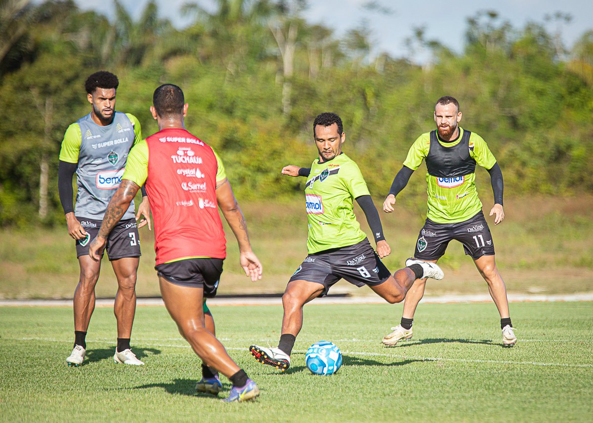 oficialmanausfc's tweet photo. "Situações difíceis só terminam com uma coisa: atitude de mudança." 🦅

O elenco segue trabalhando no CT Ninho do Gavião, visando a partida de domingo contra o América-RN às 15h30 (Manaus) na Arena das Dunas em Natal-RN.

📸 @Ismaelfotofc 

#TimeDaAmazônia 🌳🦅🏹 https://t.co/GuNZ6DnxDQ