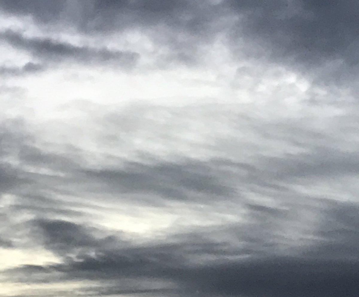 dawebak's tweet photo. akan ku kirimkan kepada siapa lagi? langit sore hari yang selalu aku foto. langit sore hari itu selalu sempurna seperti dirimu. mau langit itu bewarna orange atau tidak. mendung atau cerah. langit di sore hari tetaplah sempurna https://t.co/yDi9fxyyuX