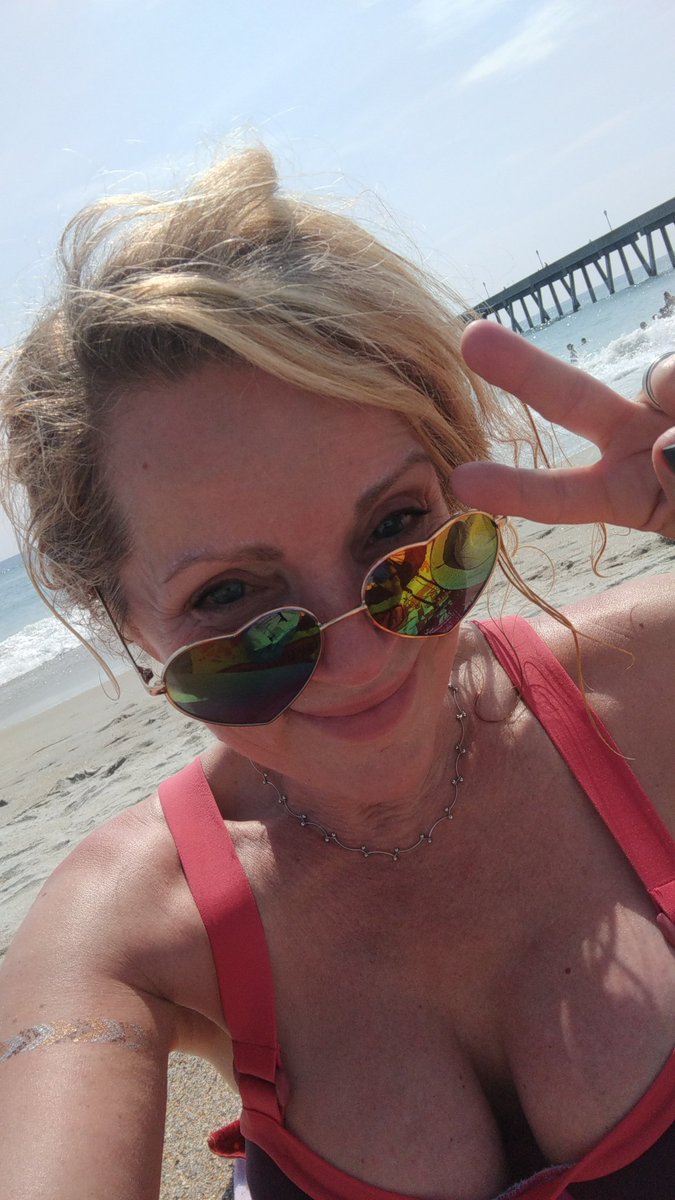 Tamera21802802's tweet photo. @StevesLoveTarot @sexysoultribe one day at the sea ⛵ 🏖️ https://t.co/mXsXdmPwBD