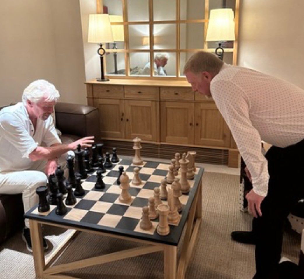 Um  Johannes B Kerner zu zitieren: 
Wer so reingeht, kann nur dringende Termine haben.
#becker #branson