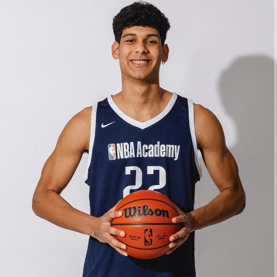 SantiAce23's tweet photo. 🌏NBA Global Academy actualizó su roster con 16 integrantes del equipo en Camberra🇦🇺.

Enrique Medina Roa🇻🇪 (19) es el más alto (7'3 - 221cm). También el único que nació en Sudamérica. https://t.co/vyDOuNbNpf