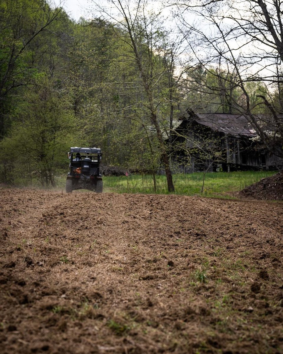 Nomad_Outdoor's tweet photo. Making dreams come true one food plot at a time.
#NomadOutdoor | #GearThatHunts | #FinalDrawTV https://t.co/t8HfqgEkgP