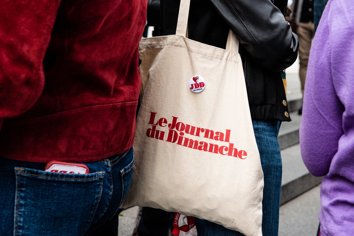 ColineGrancher's tweet photo. Deux semaines après que Geoffroy Lejeune ait été nommé à la tête de @leJDD, la grève se poursuit. Le mot d'ordre reste inchangé : "qu’il renonce raisonnablement et de lui-même à cette nomination". https://t.co/Rrp2byq0zd