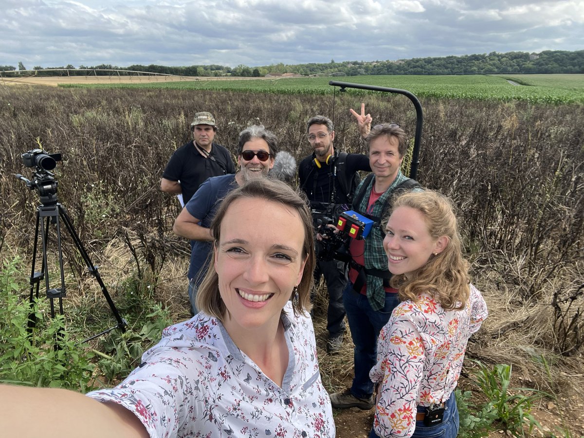 CommAgriAgro's tweet photo. 🎥 Encore un tournage exceptionnel avec @DaniauChristian pour #ParolesDeTerres. #tournesol, agroécologie, transitions, #eau, souveraineté protéique, énergies renouvelables, expé… un engagement à toute épreuve et une pédagogie efficace et essentielle #AimeTonAgri 🤩💪🏻👏🏻 🙏🏻 https://t.co/7LkNJLWEQF