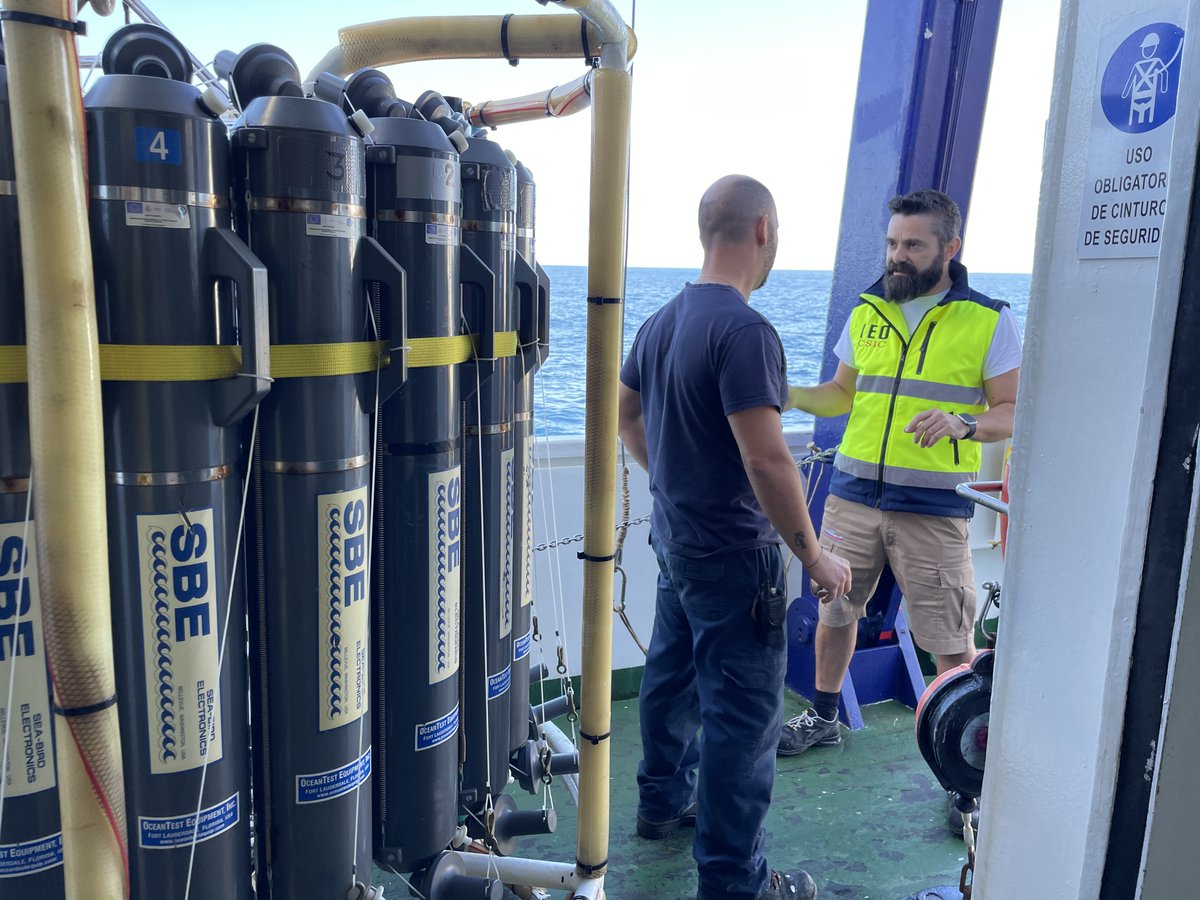 Applications OPEN for <a href="/MarineSciCamp/">GeoTenerife Marine SciCamp</a>!

Marine Science Training Camp with the Spanish Institute of Oceanography, responsible for monitoring underwater volcanoes in the Canaries.

-Matlab training
-2VulcanaSymposium 
-residential onboard research
-SciComm 

geotenerife.com/field-school/