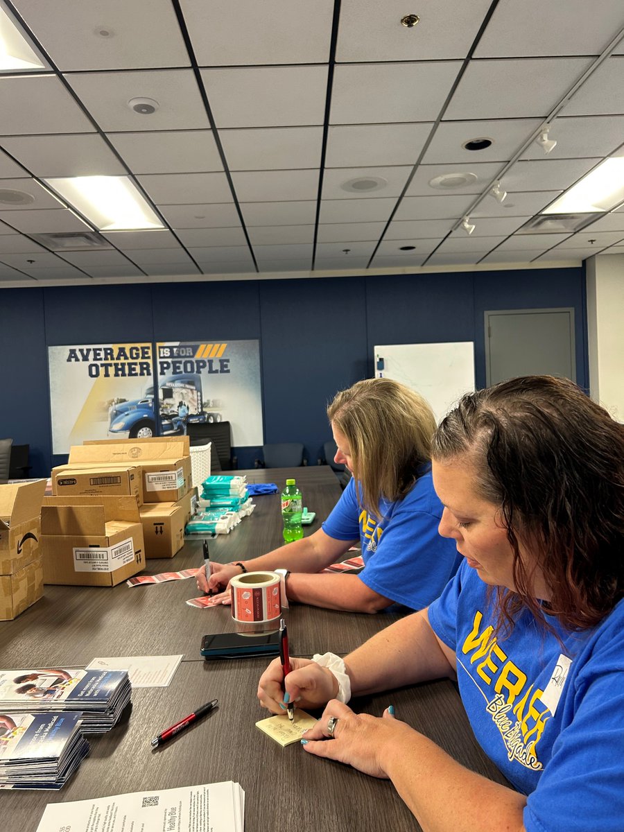 One_Werner's tweet photo. 💓 Packing party!

Our Women's Leadership Alliance (WLA) and Blue Brigade groups teamed up to assemble period product kits for @access_period. 

Thank you, volunteers, for helping those in need in our community! #WernerProud https://t.co/wdpP9vdddi
