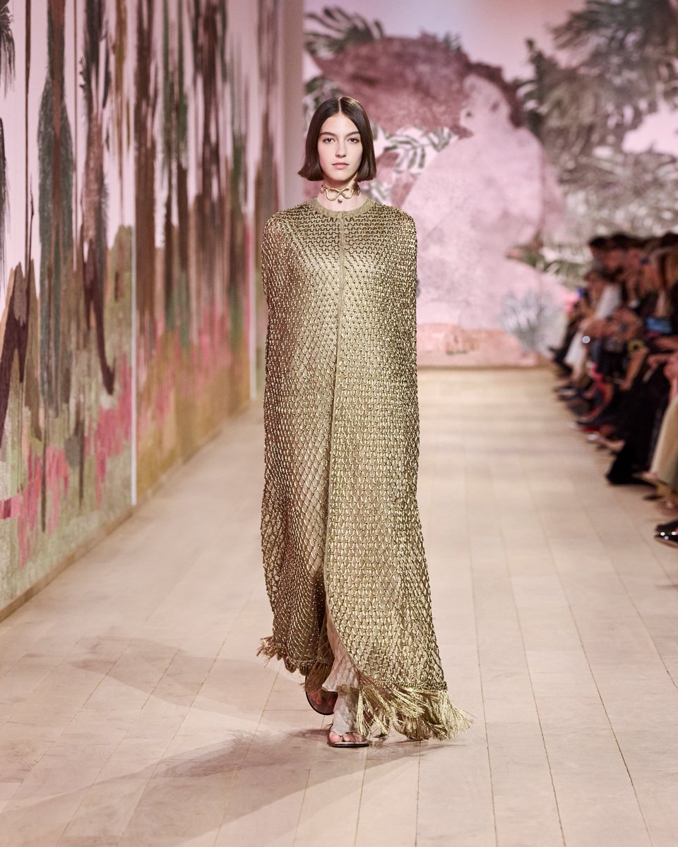 Liquid gold. Shimmering with a burnished brilliance, this