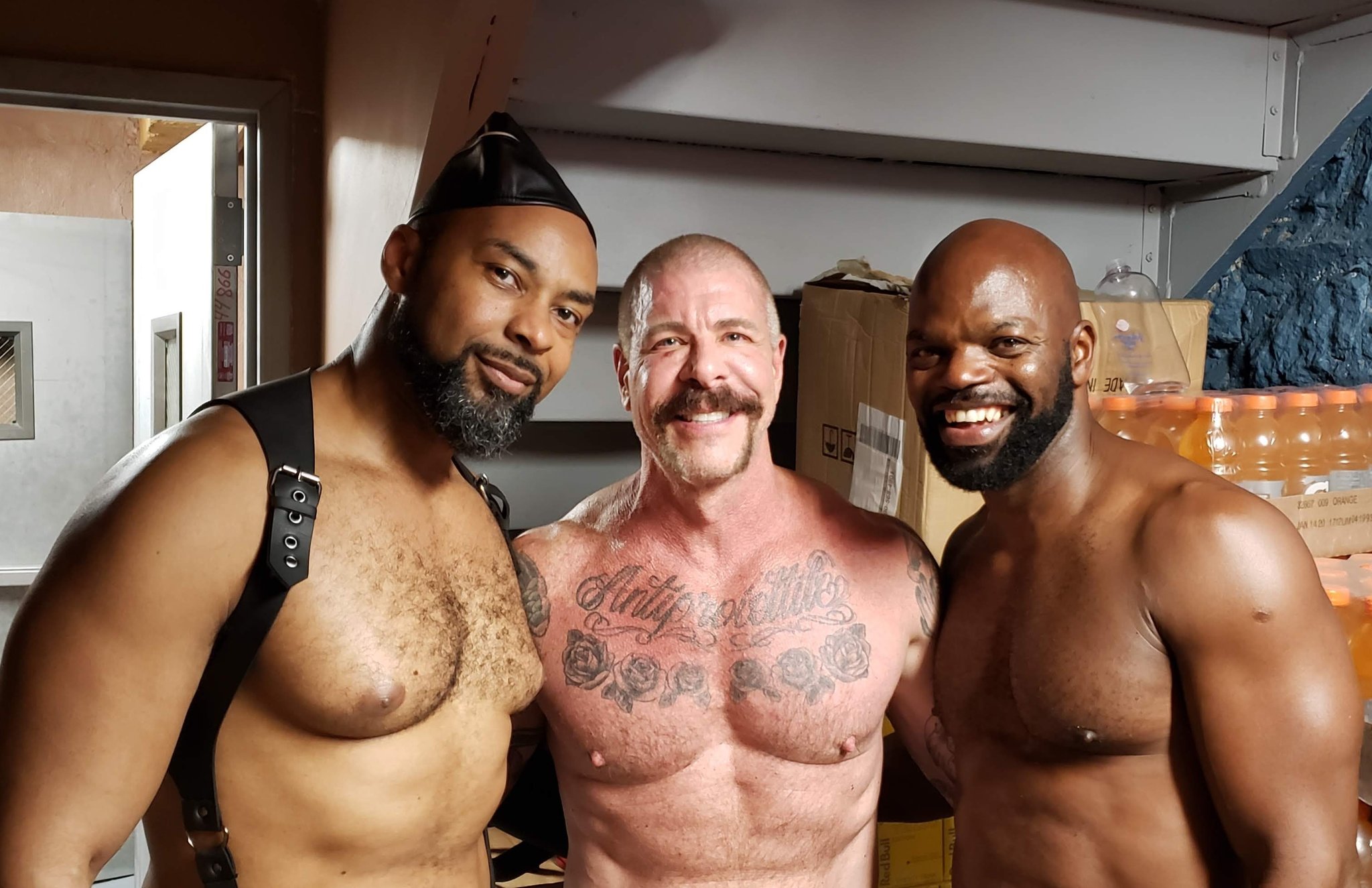 This right here is a WHOLE lot of meat in one room! @roccosteelenyc @CutlerX #legends #superstars #daddies https://t.co/GgGpZww3f0