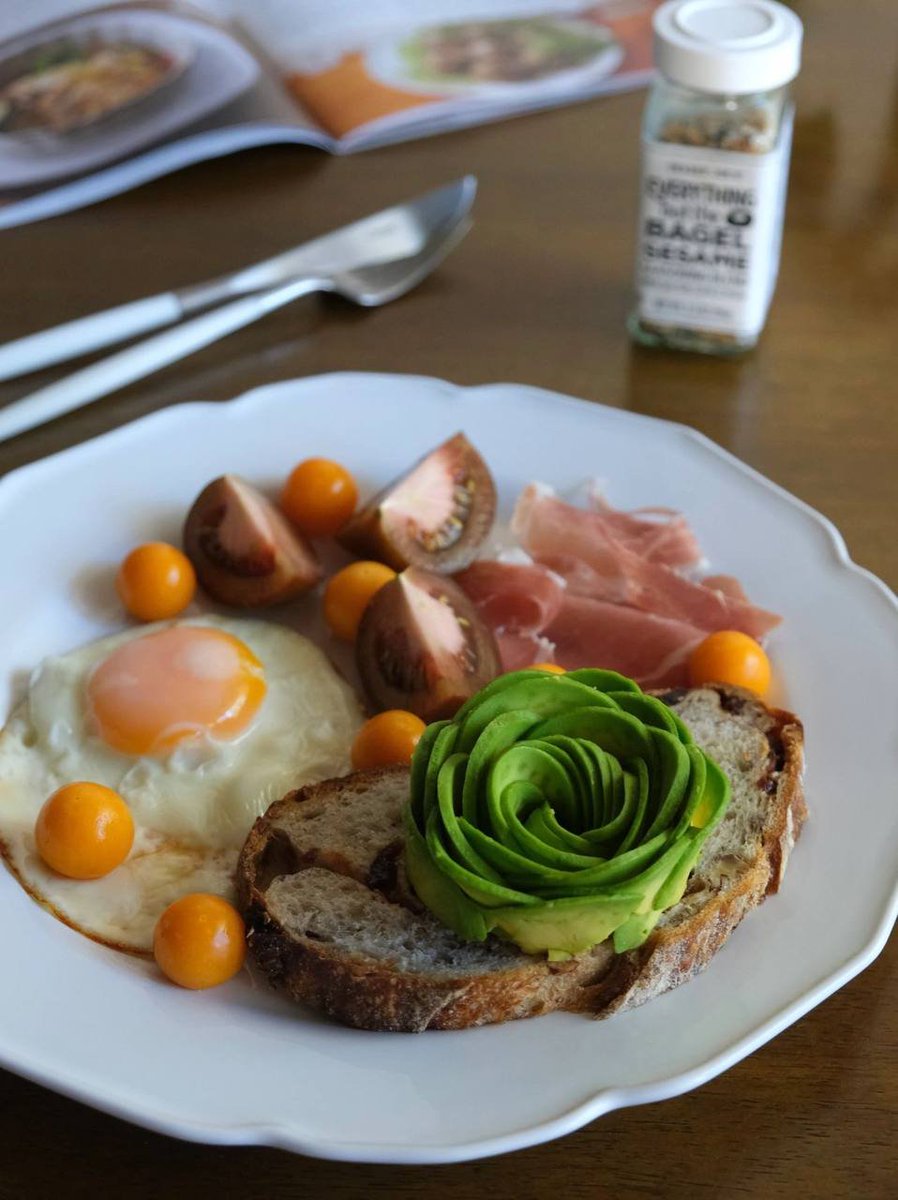 RubiMelend48624's tweet photo. Craving a delicious and filling breakfast? Look no further! Enjoy a Cranberry Walnut Croissant, alongside a perfectly fried egg, creamy avocado slices, juicy tomatoes, savory ham, and sautéed mushrooms. A breakfast that will keep you energized all morning! #BreakfastCravings https://t.co/q5INpxxPDH