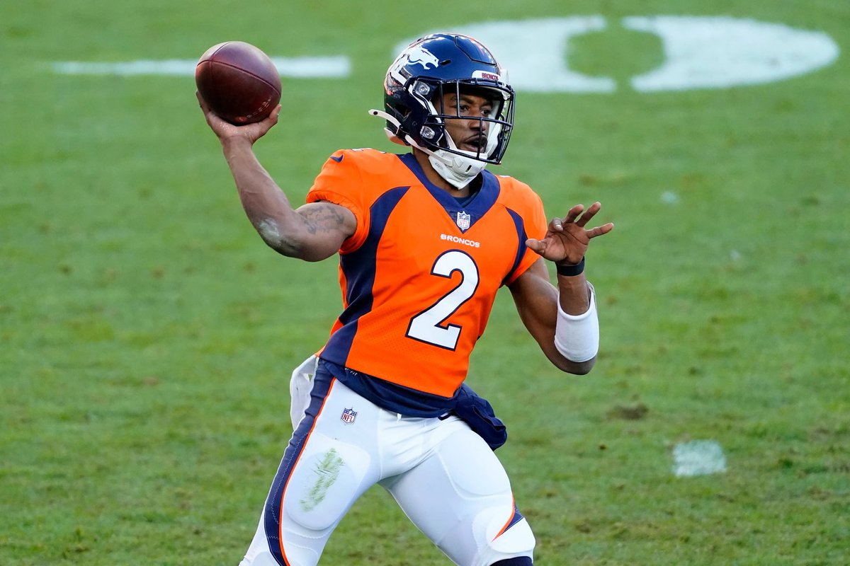 lukesawhook's tweet photo. If you were given 30 pass attempts in an NFL game 

Do you think you could complete ONE pass beyond the line of scrimmage? 

Broncos WR Kendall Hinton once played Emergency QB in a game and went 1-9 through the air. https://t.co/fcq4TAdKcb