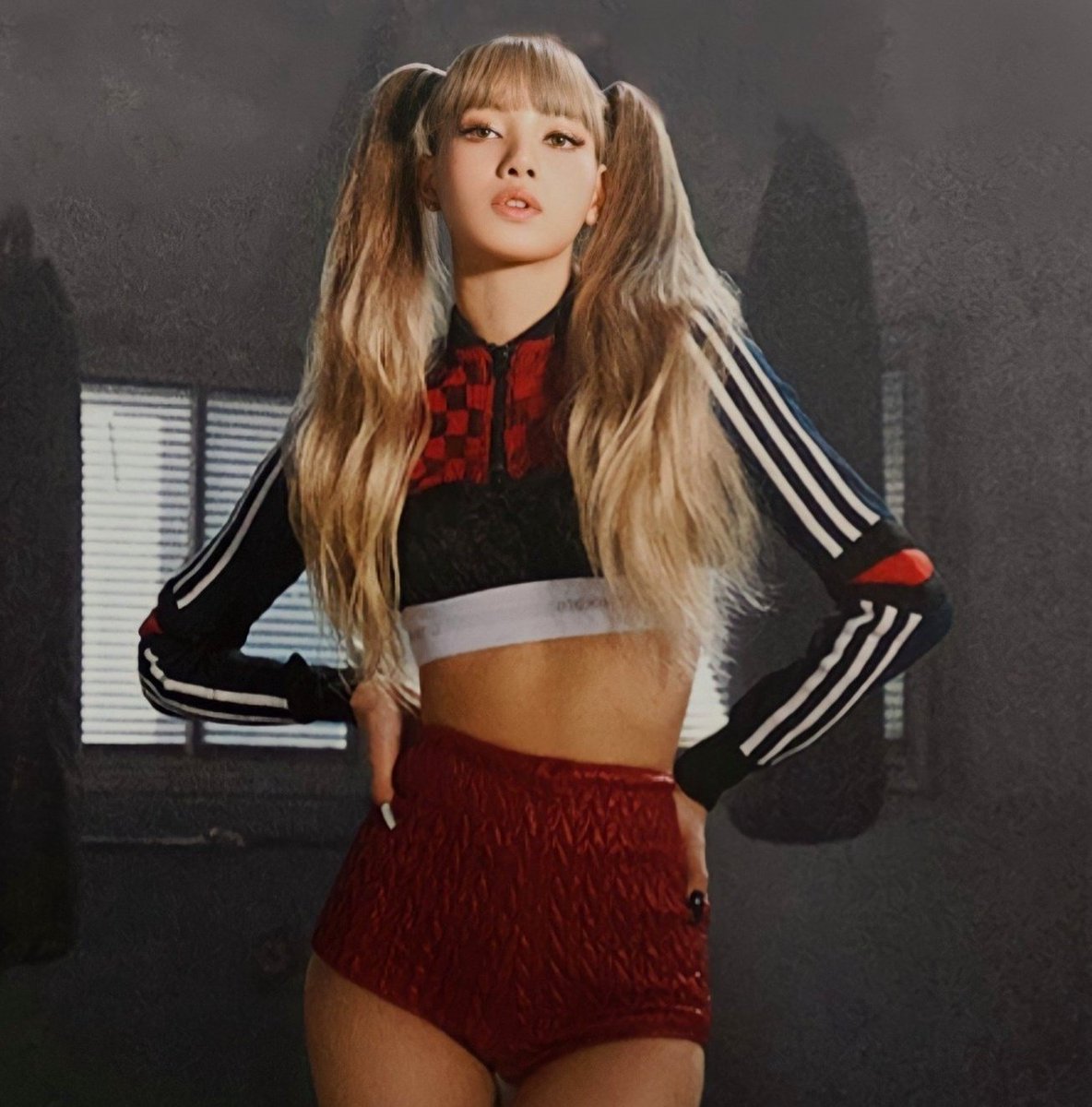 BPxSpotify's tweet photo. #LISA's “MONEY” has surpassed “How You Like That” and is now the most streamed song by a Female k-pop act in history on Spotify. https://t.co/OWhKE02l16