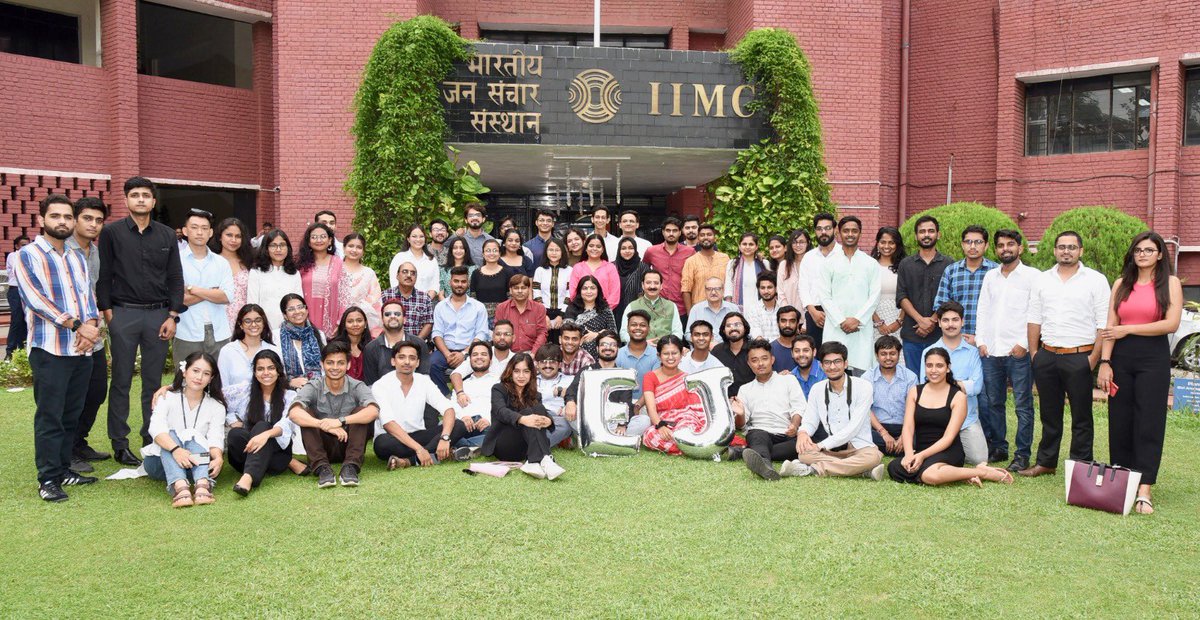 Surbhithescribe's tweet photo. One with the EJ batch 22-23 today. Keep the EJ Flag flying high . @IIMC_India https://t.co/ZO1OADbcOz