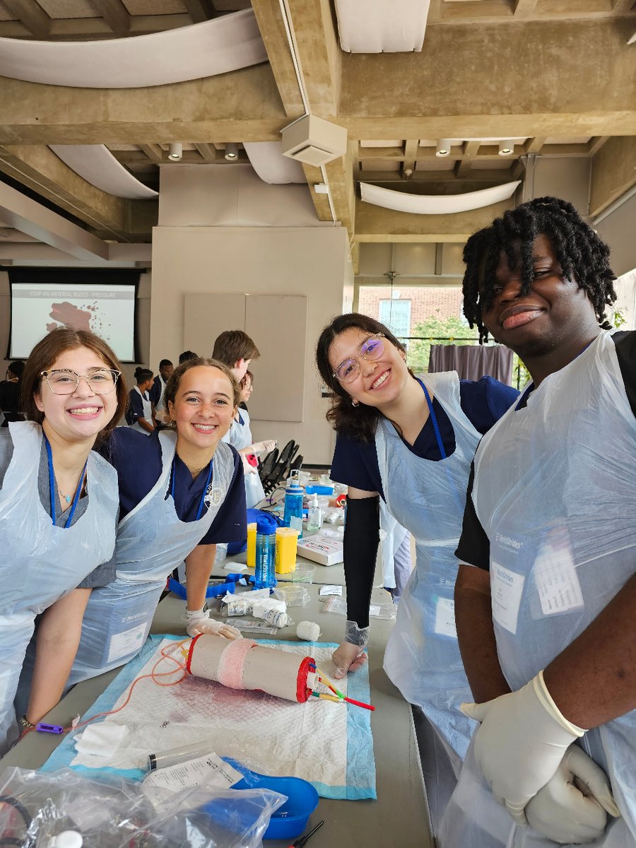 Multimedic's tweet photo. Some impressions of Envision's Advanced Medical Program at Johns Hopkins University. Five days of workshops, simulations surgery, phlebotomy training, and more for high school students and with a team of eight global medical professionals.

#theapprenticedoctor #futuredoctors https://t.co/tGg1QcwwS2