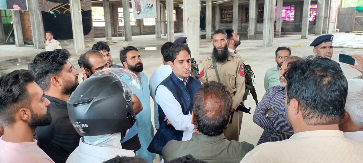 Junaid_Mattu's tweet photo. Visited Imam Bargah Ayatullah Yusuf (RA) at Khomeini Chowk, Bemina and ascertained about requirements and arrangements for facilities ahead of Muharram. https://t.co/u8TcgujaDS