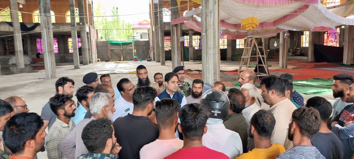 Junaid_Mattu's tweet photo. Visited Imam Bargah Ayatullah Yusuf (RA) at Khomeini Chowk, Bemina and ascertained about requirements and arrangements for facilities ahead of Muharram. https://t.co/u8TcgujaDS