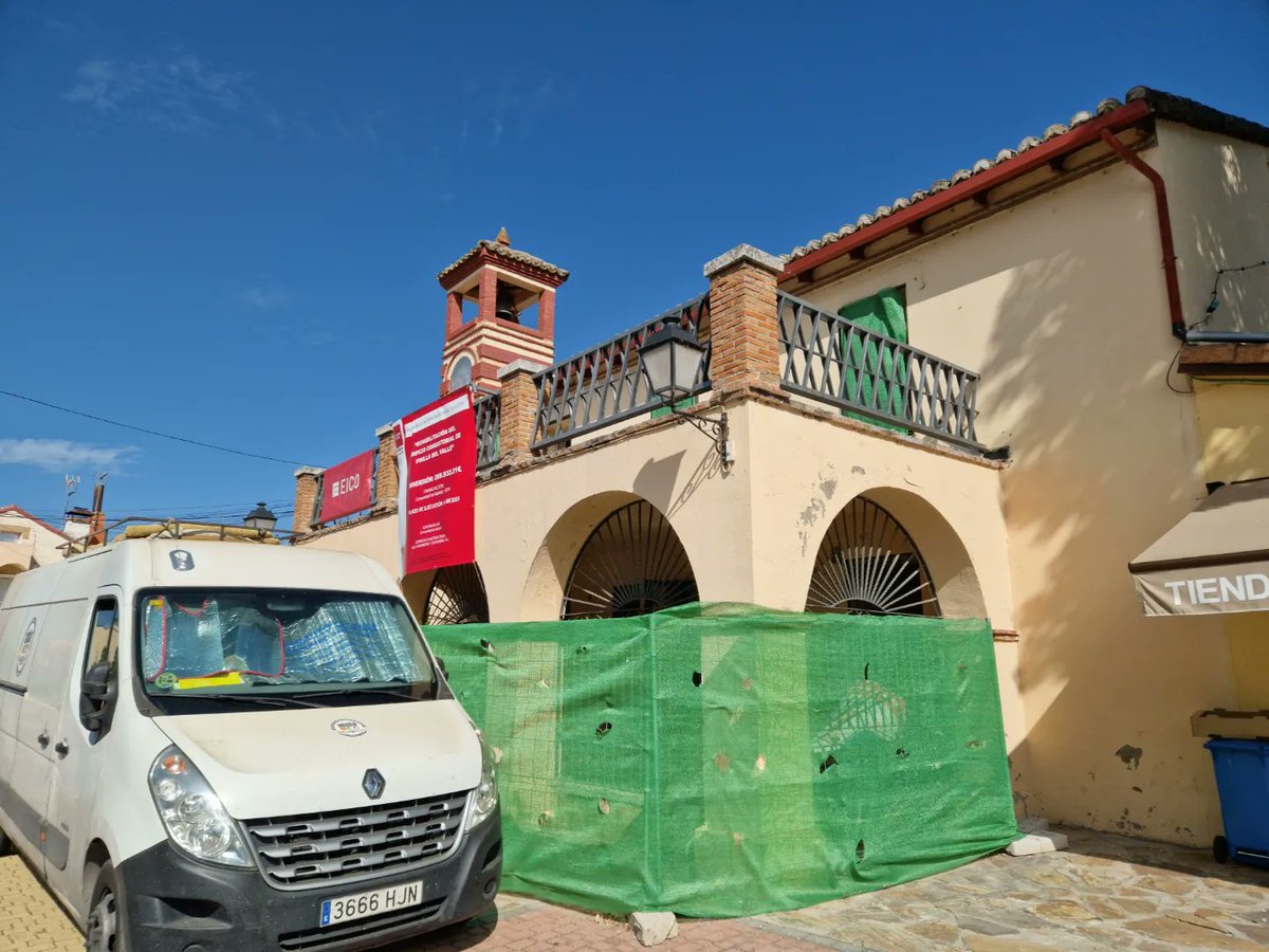 gainza_e's tweet photo. Hoy, uno de nuestros equipos ha estado en el Valle del Lozoya insuflado las cámaras del ayuntamiento de Pinilla del Valle con Ralip, el poliuretano 100% reciclado. Este aislamiento contribuye a reducir la demanda de energía, aumentando la eficiencia del consistorio. #insuflado https://t.co/WQVPJlUP3a
