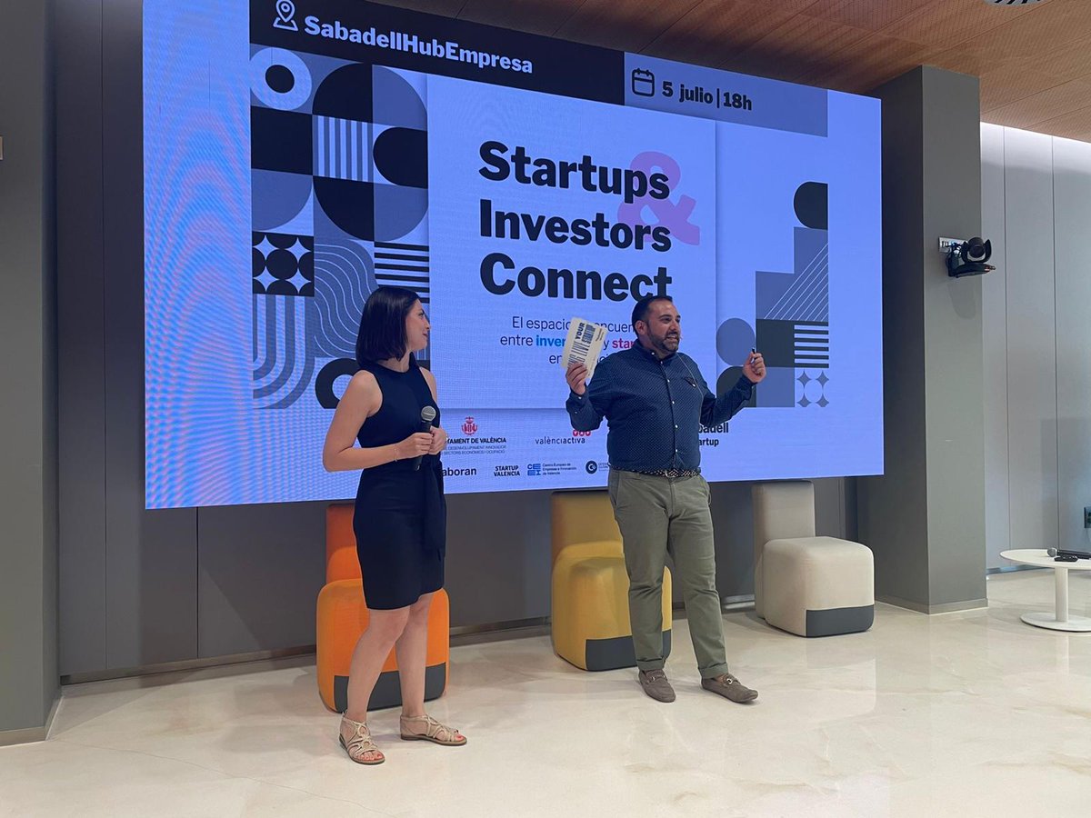 BStartup's tweet photo. Un honor contar en #SIConnect con el jurado formado por @jmegias (@PlugandPlayTC); @hdominguis (@FundacionLAB); @TereDomenech (@ceeivalencia) y Manuel Nieto (#FirstDropVC) que escuchará atentamente a las startups finalistas @domoblock, @MasLeadsES y #TuArrocero. https://t.co/oKwHH1AmJ5