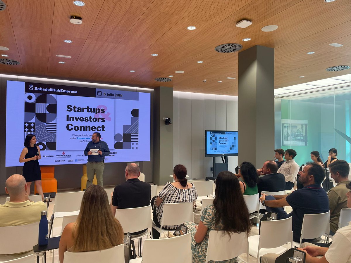 BStartup's tweet photo. Un honor contar en #SIConnect con el jurado formado por @jmegias (@PlugandPlayTC); @hdominguis (@FundacionLAB); @TereDomenech (@ceeivalencia) y Manuel Nieto (#FirstDropVC) que escuchará atentamente a las startups finalistas @domoblock, @MasLeadsES y #TuArrocero. https://t.co/oKwHH1AmJ5