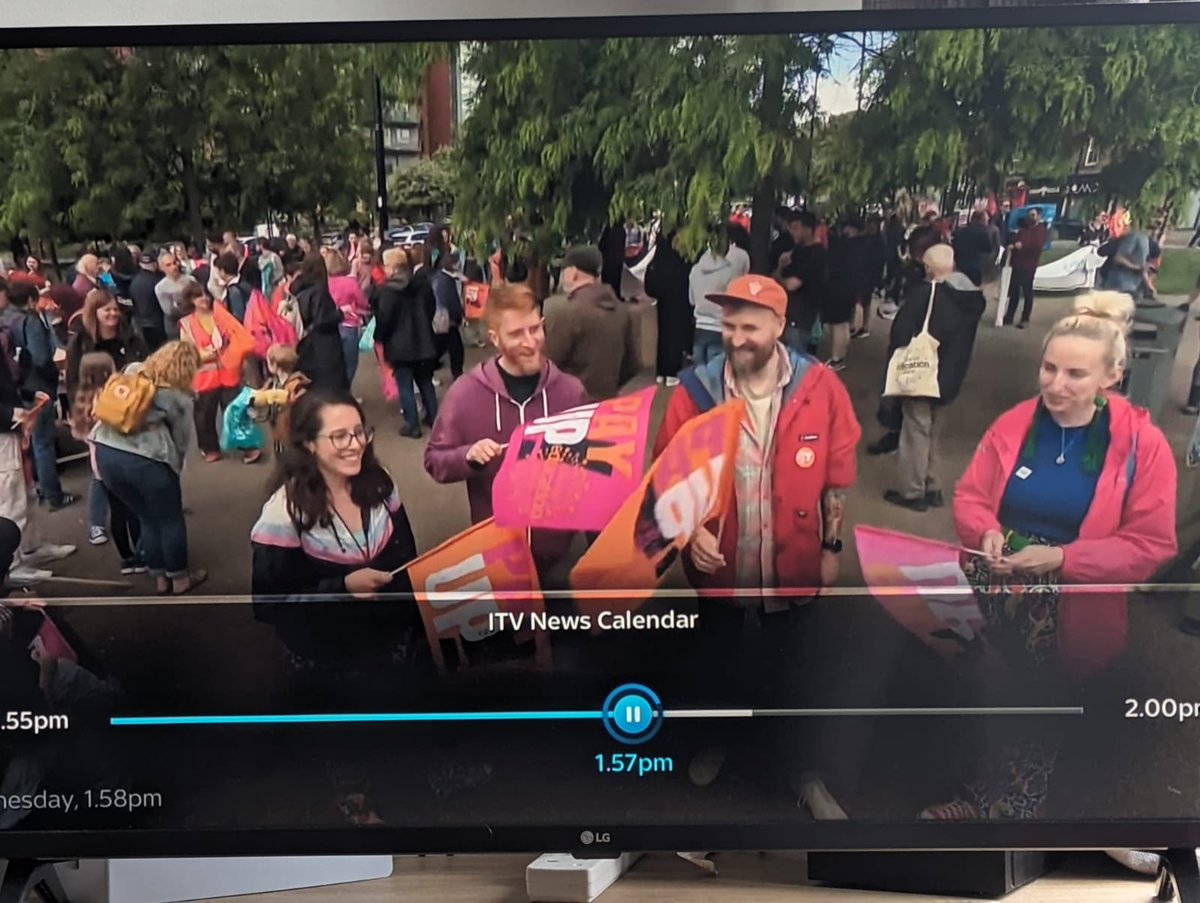DeputyPeake's tweet photo. Marching for funding alongside @cyclingkev 🙌🙌🙌 #SaveOurSchools #WeNeedFunding #TeacherStrikes https://t.co/7D4wtDUtco