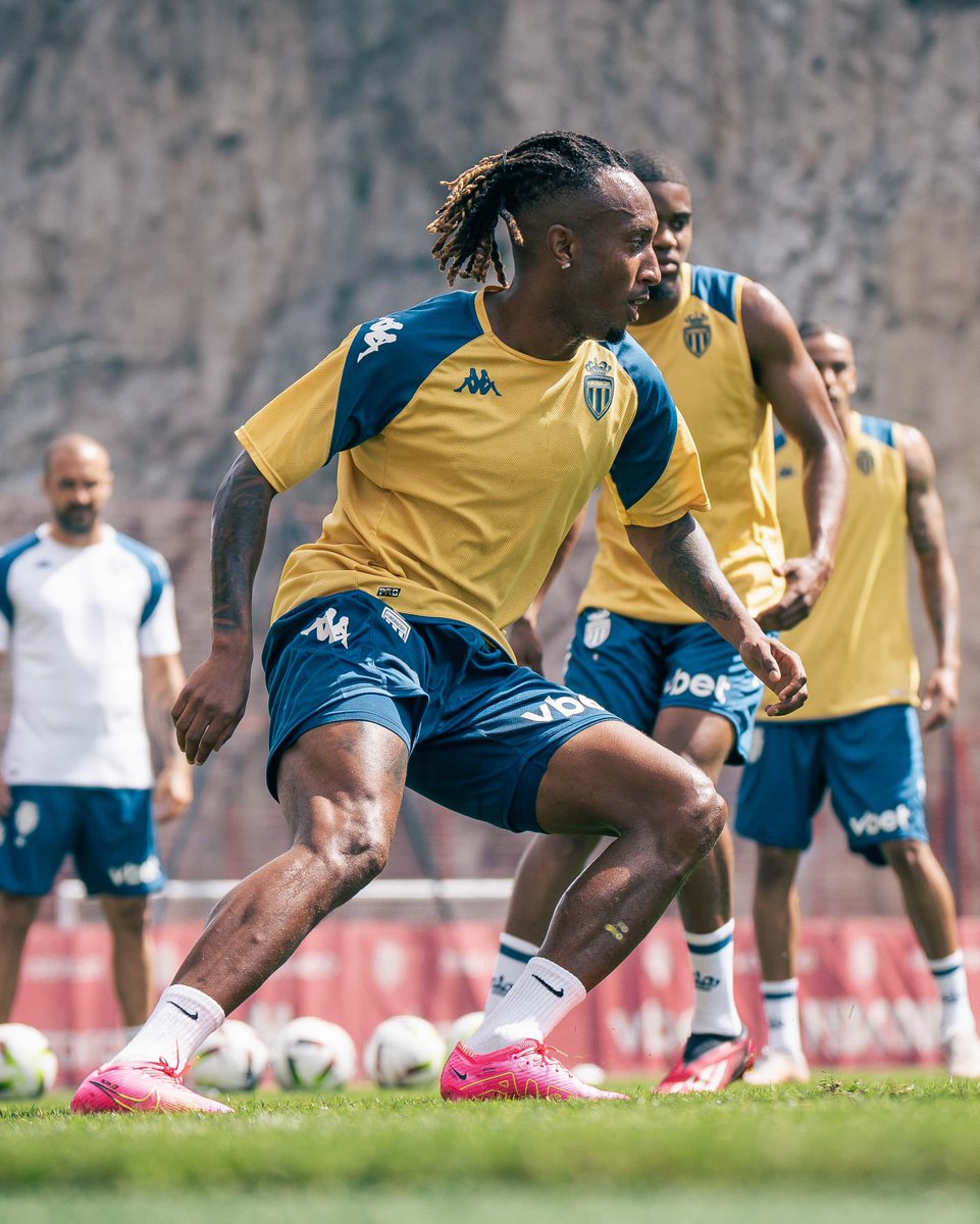 GelsonMartins_'s tweet photo. De volta ao trabalho! 💪🏾
23/24 🔛 🔴⚪
.
#ASMonaco https://t.co/yz5b4izB8R