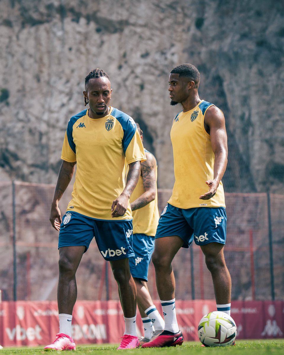 GelsonMartins_'s tweet photo. De volta ao trabalho! 💪🏾
23/24 🔛 🔴⚪
.
#ASMonaco https://t.co/yz5b4izB8R