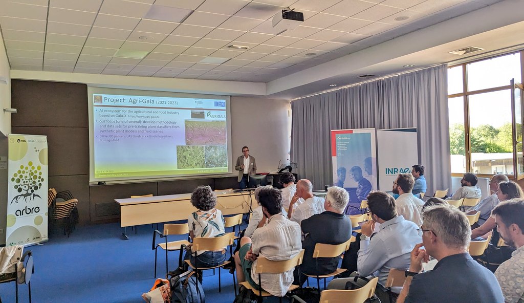 Inria_Nancy's tweet photo. Ces journées sont organisées à @INRAE_Nancy.
💬 Nous sommes ravis d'accueillir pour l'occasion Joachim Hertzberg @DFKI #Osnabrück #University pour une conférence sur le thème #IA #robotique #agriculture et industrie agroalimentaire. https://t.co/XpQOvFZaMZ