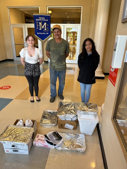 BedCoSchools's tweet photo. Big #shoutout to the parents of the #ESL class & several other students from #SummerLearningCamp who donated a delicious meal to the staff recently! The donation was so abundant that even the students were able to enjoy it! #BedfordCountySchools #grateful #generous https://t.co/qGwnU3ZgXc