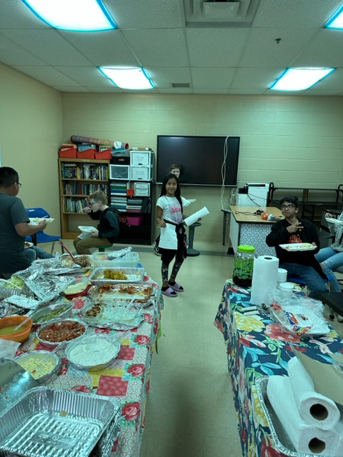 BedCoSchools's tweet photo. Big #shoutout to the parents of the #ESL class & several other students from #SummerLearningCamp who donated a delicious meal to the staff recently! The donation was so abundant that even the students were able to enjoy it! #BedfordCountySchools #grateful #generous https://t.co/qGwnU3ZgXc