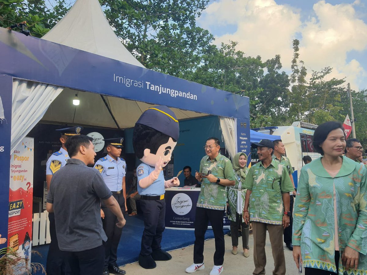 BelitungInfocom's tweet photo. BELITUNG, https://t.co/3iT6ZYeGkl - Imigrasi Kelas II TPI Tanjungpandan Kantor Wilayah Kementerian Hukum dan HAM Bangka Belitung berhasil meraih predikat sebagai stand terbaik kategori umum pada Belitung Expo 2023, Rabu (5/7/2023). #2023 #belitung #berita

https://t.co/4JPdhme0aC https://t.co/W5VHSljvdq