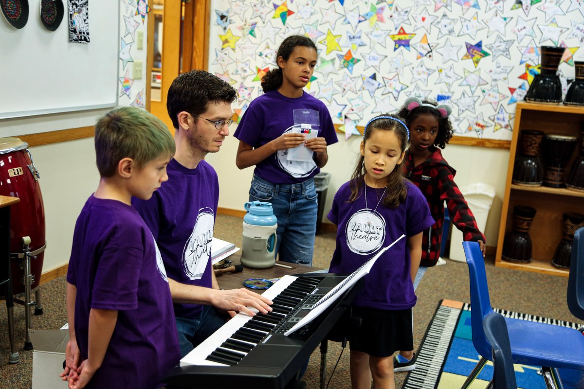 DukeSchool1's tweet photo. Last Friday, our Middle School Gym became a Broadway stage 🎭🎤 where Vault Theatre camp performed their Aristocats Musical to friends, families, and guests. A round of non-stop applause rewarded our theater stars for such a fantastic achievement! 

#DukeSchool #DSSummerCamps https://t.co/KVGeb5fjYI