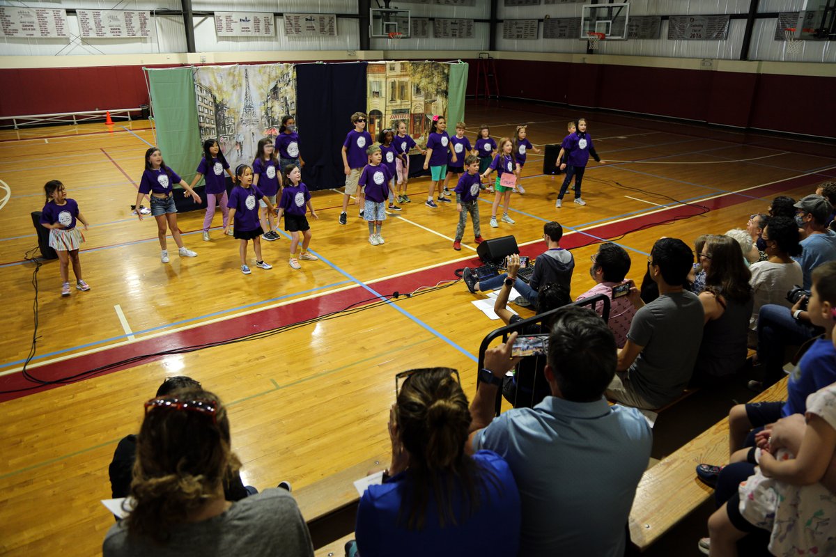 DukeSchool1's tweet photo. Last Friday, our Middle School Gym became a Broadway stage 🎭🎤 where Vault Theatre camp performed their Aristocats Musical to friends, families, and guests. A round of non-stop applause rewarded our theater stars for such a fantastic achievement! 

#DukeSchool #DSSummerCamps https://t.co/KVGeb5fjYI