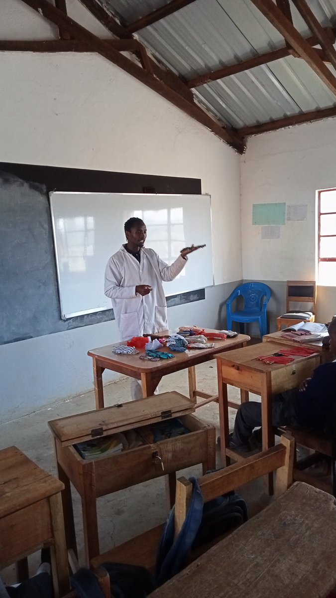 #rhumbarepublik spent part of the day teaching gal child about menstruation <a href="/RChemutai/">Rose Chemutai</a> <a href="/jennykanyiri/">Jennifer Kanyiri</a> <a href="/moh_eunice/">Eunice Moh 😇 ♥️</a> <a href="/Ruttosharon254/">Chumbaa🦋💜</a>  kila mtoto asikose kwenda shule ,,CBC manenos