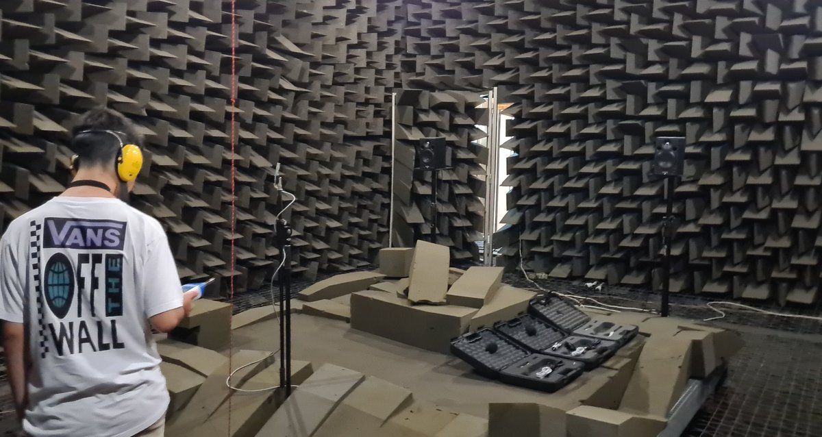 MarcArnela's tweet photo. Today in the #research project 'inhabiting Gaudi' of @PedreraScience, we have learned the fundamentals of #acoustics at the #AcousticsLab of @LaSalleBCN - @uramonllull, to study in a few days the acoustics of @LaPedrera_BCN https://t.co/fc9nduAp3C
