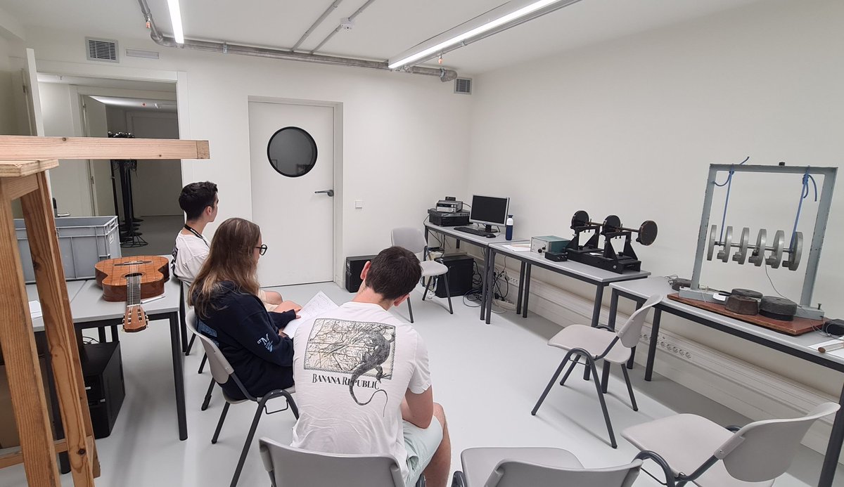 MarcArnela's tweet photo. Today in the #research project 'inhabiting Gaudi' of @PedreraScience, we have learned the fundamentals of #acoustics at the #AcousticsLab of @LaSalleBCN - @uramonllull, to study in a few days the acoustics of @LaPedrera_BCN https://t.co/fc9nduAp3C