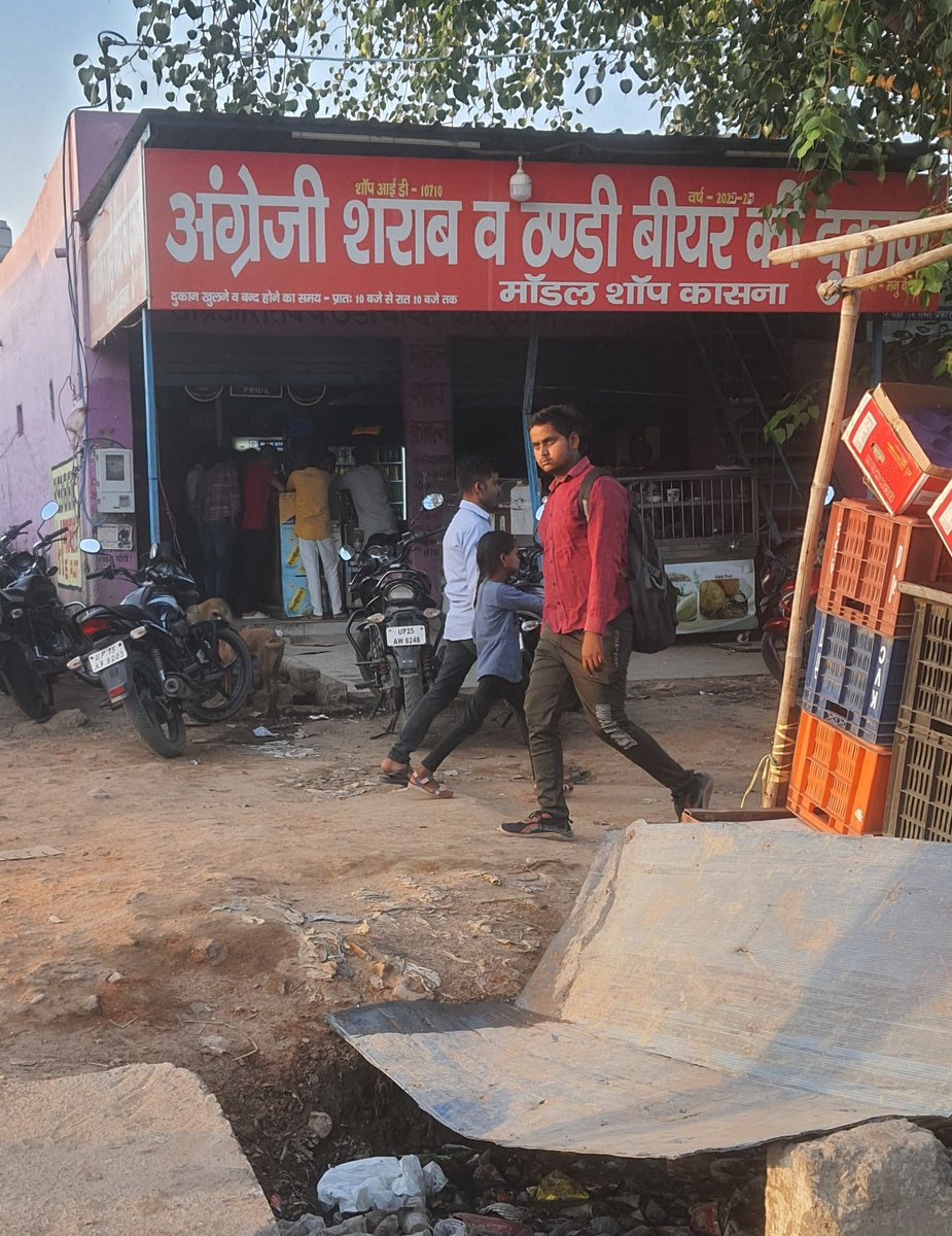 Amitkumar94126's tweet photo. #नोएडा सेल्समैन बेच रहे हैं ओवर रेटिंग में शराब
@dmgbnagar https://t.co/OIC3lSwhEG