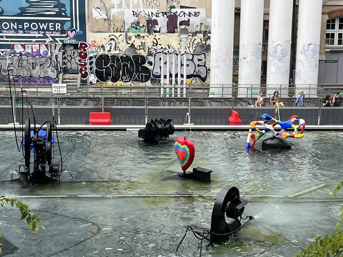 ArielWeilT's tweet photo. Après leur restauration, les fontaines de Nikki de Saint-Phalle et Jean Tinguely sont enfin en eau et en mouvement ! https://t.co/U6GurdZBJ1