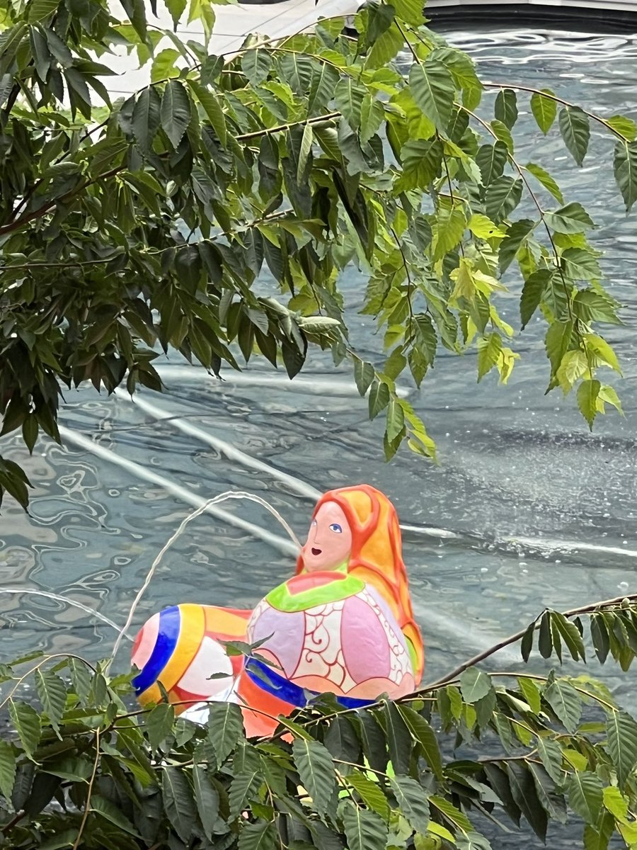 ArielWeilT's tweet photo. Après leur restauration, les fontaines de Nikki de Saint-Phalle et Jean Tinguely sont enfin en eau et en mouvement ! https://t.co/U6GurdZBJ1