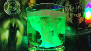 JustAScratchPod's tweet photo. Our newest episode featured this little beauty.

Alien Egg shot
1/2 oz midori
1/2 oz Peach schnapps
Top with Baileys

Credit: @nerdist 

We discussed the alien movies 
#HorrorCommunity #alcohol #HorrorMovies 

Link here
https://t.co/5RY4yoS1dU https://t.co/MMu1yrvXTj