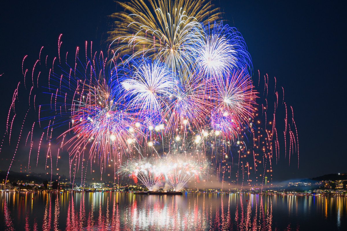 A fun crowd gathered for a spellbinding #4thJuly fireworks extravaganza here in Seattle last night- one for the record books! Major kudos to @KING5Seattle @SeafairFestival @SeattleParks @SeattlePD @SeattleFire for putting on a safe and entertaining show - thank you!
