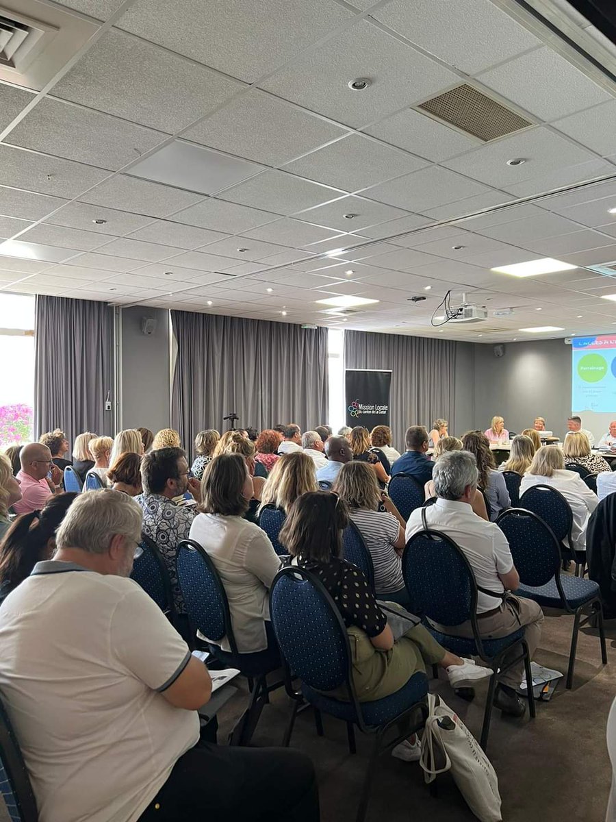 Signature de la charte « Un Engagement National des #MissionsLocales pour lutter de façon systémique contre les discriminations » par Gavino Briscas, Président Délégué et <a href="/AlexandreDoriol/">Doriol Alexandre</a> , Maire de #LaCiotat. 
<a href="/UNmissionlocale/">UNML</a> <a href="/ardmlpaca/">ARDML SUD Provence Alpes Côte d'Azur</a>