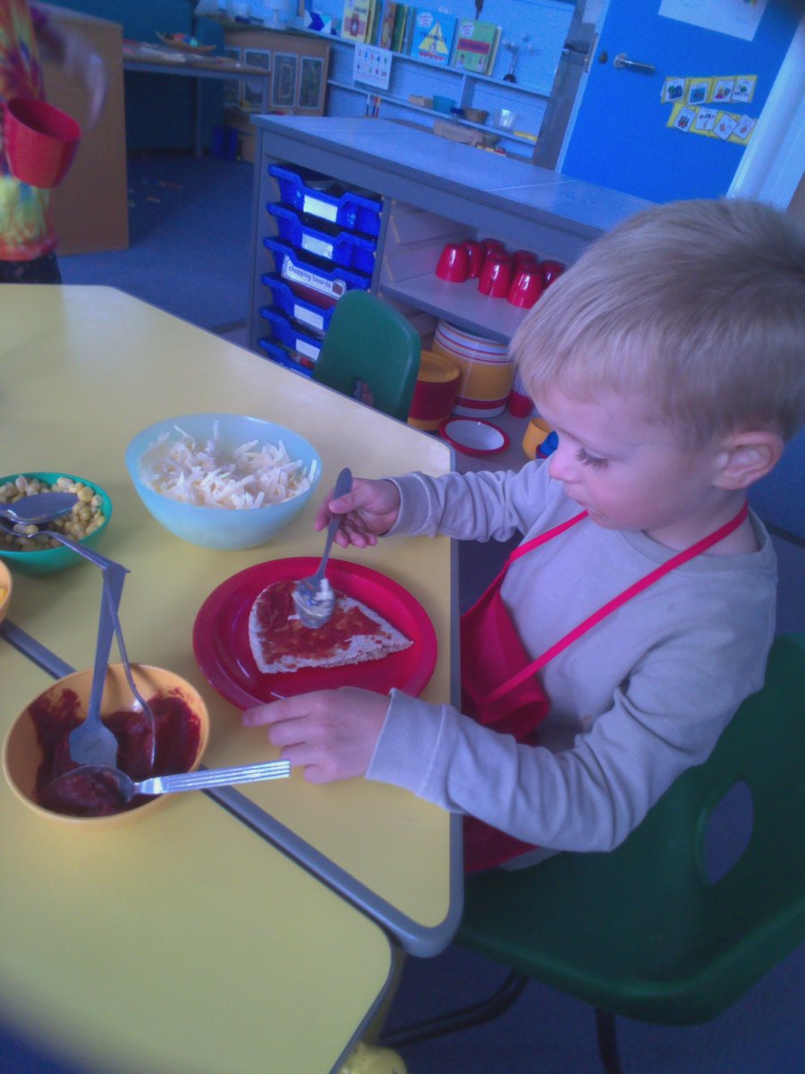 Today for snack we made our own pizzas, first we spreaded the tomato sauce then added our toppings of choice, we cooked them then ate them for snack. "I'm making a margherita pizza" "it's delicious" 🍕🌽🍅🫑🧀
