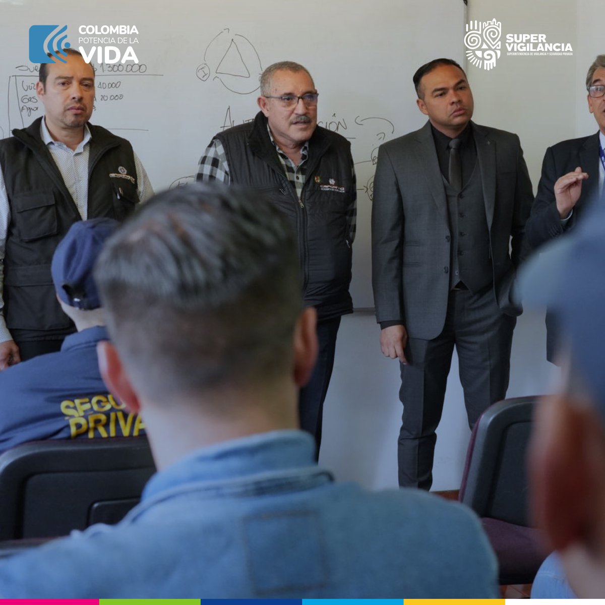 SuperVigilancia's tweet image. Hoy iniciamos nuestras visitas por las diferentes academias de vigilancia y seguridad del país. Conoceremos sus instalaciones, aulas, polígonos y funcionamiento, y recogeremos las necesidades expuestas, para mejorar la formación de quienes inician y renuevan los cursos.