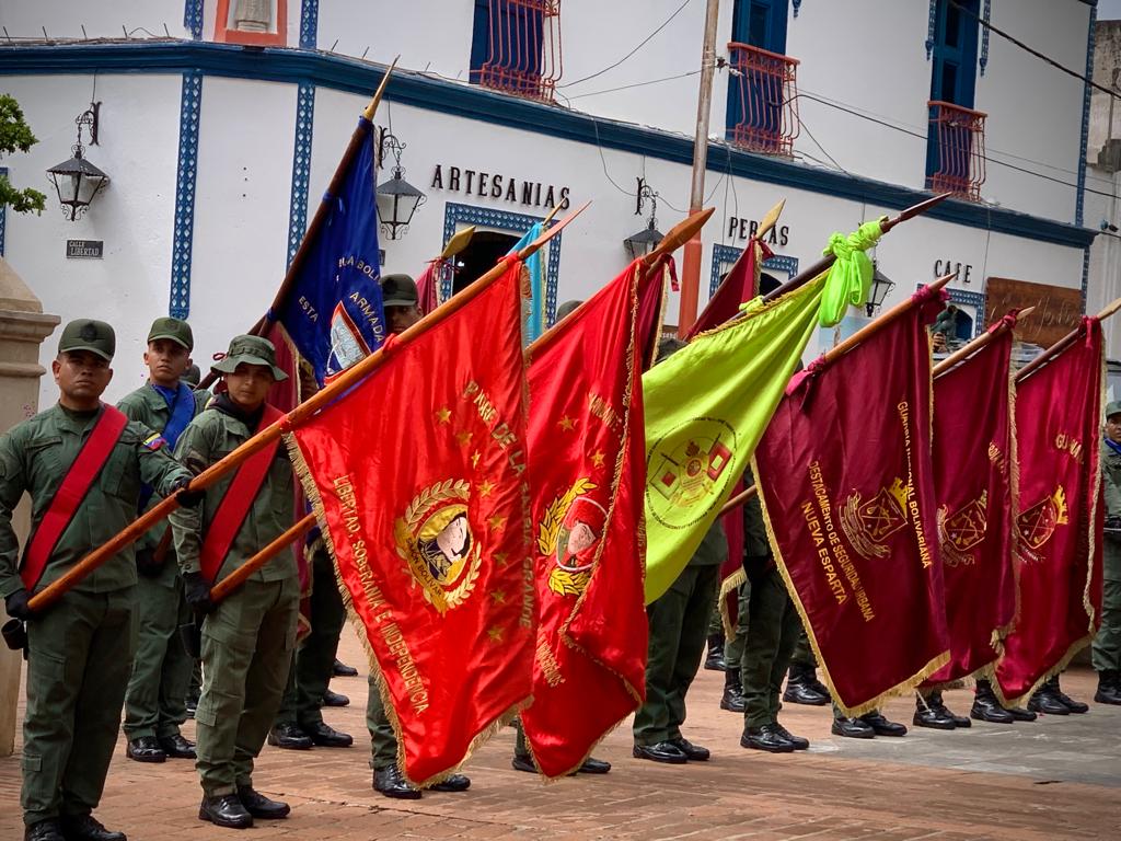emiliorafael_'s tweet photo. #EnFotos Felicitaciones y honor a nuestra gloriosa y patriota Fuerza Armada Nacional Bolivariana. 

¡Leales siempre, traidores nunca!

@PrensaFANB 
@NicolasMaduro @vladimirpadrino @PartidoPSUV 

#IndependenciaDeLaPatria #GomezCunaDeLaIIIRepublica #5Julio https://t.co/9GgutdNbwm