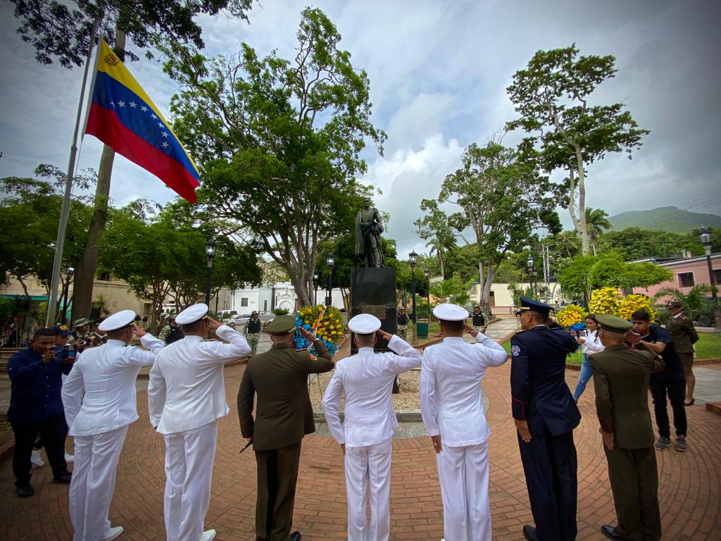 emiliorafael_'s tweet photo. #EnFotos Felicitaciones y honor a nuestra gloriosa y patriota Fuerza Armada Nacional Bolivariana. 

¡Leales siempre, traidores nunca!

@PrensaFANB 
@NicolasMaduro @vladimirpadrino @PartidoPSUV 

#IndependenciaDeLaPatria #GomezCunaDeLaIIIRepublica #5Julio https://t.co/9GgutdNbwm