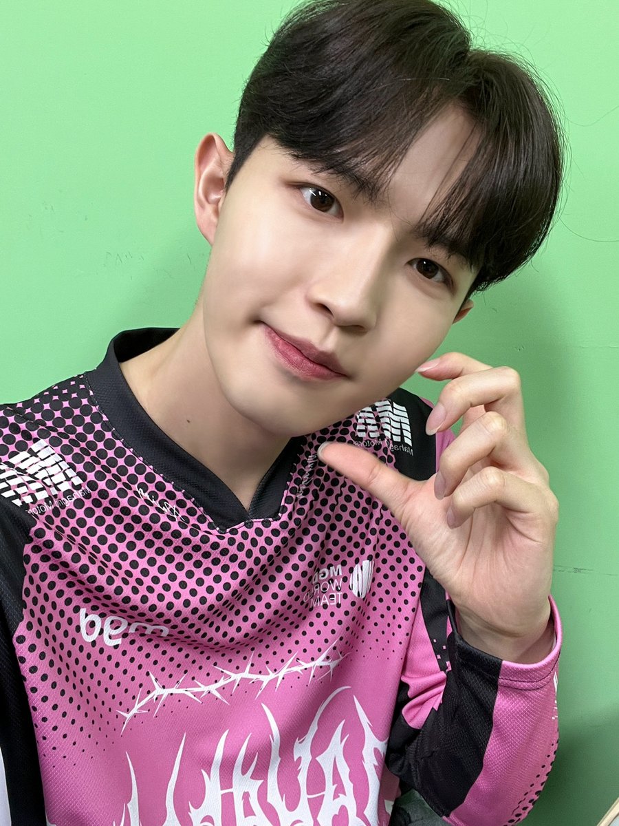 KJH_officialtwt's tweet photo. [#HWANAIR]
잠시 후 오후 12시
Lemino #letmeKnow_KPOP 에
재환이가 출연합니다.

너무 보고 싶었던 짼MC 💕
프로미 장착한 ��니 넘 좋쟈나!

명MC 강아지 째니
놓치지 말고 봐야지 👀

윈드 어서 째니 보러 모여요 🍃💚

#김재환 #KIMJAEHWAN 
#JAM #개이득 https://t.co/eQef1BHTF3