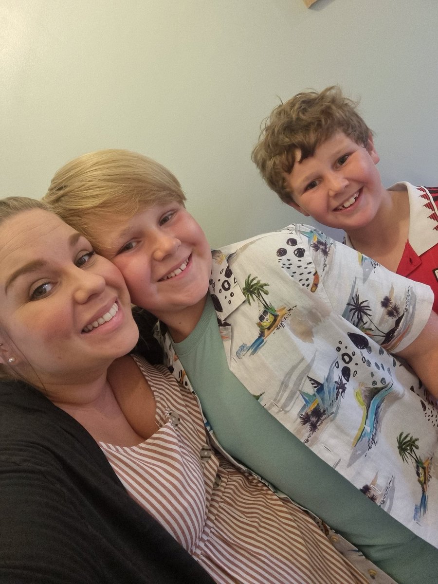 dhatter22's tweet photo. @ThorpeHesleyPri Noah all set for his seaside prom! Have a great time everyone. And thanks to all the teachers for making it happen x https://t.co/JT8aDDjvDV