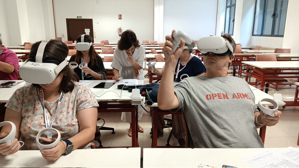 NeotrieVR's tweet photo. @xviiiceam Taller de secciones de corte de figuras en #neotrievr #realidadVirtual #geometria3d #matematicas #educacion #metaquest2 https://t.co/dpVPYEeVNO